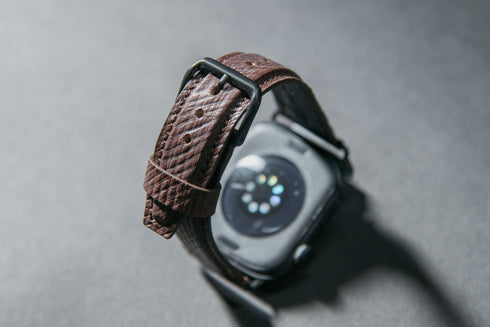 大人のApple Watchバンド ロシアンカーフレザー - 新進工房