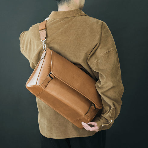 大人メッセンジャーバッグ<br> - Matera Leather - <br>(発送時期:2026年6月末) - SINSIN
