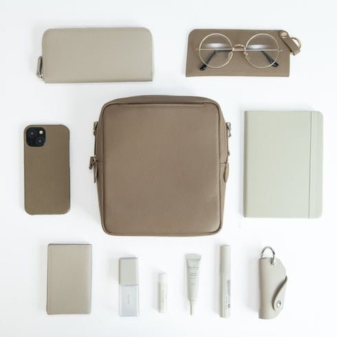 大人クロスボディバッグ<br> - Premium Leather - <br>(発送時期:2026年7月末) - SINSIN