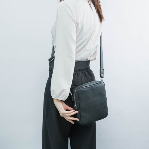 大人クロスボディバッグ<br> - Premium Leather - <br>(発送時期:2026年7月末) - SINSIN