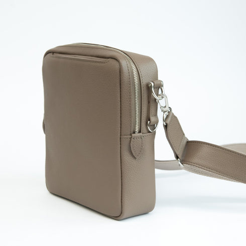 大人クロスボディバッグ<br> - Premium Leather - <br>(発送時期:2026年7月末) - SINSIN