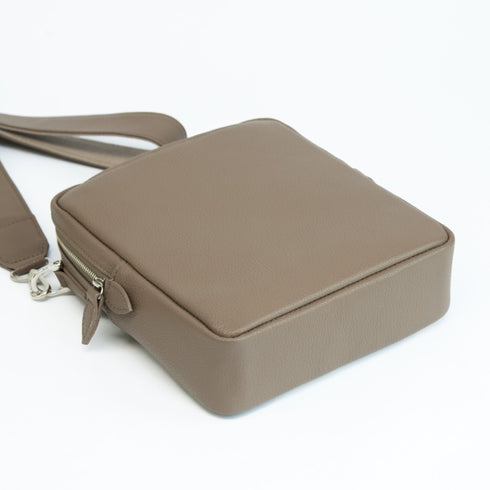 大人クロスボディバッグ<br> - Premium Leather - <br>(発送時期:2026年7月末) - SINSIN