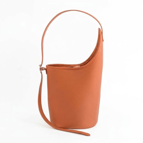 大人アシンメトリーバケットバッグ<br> - Premium Leather - <br>(発送時期:3営業日以内) - SINSIN