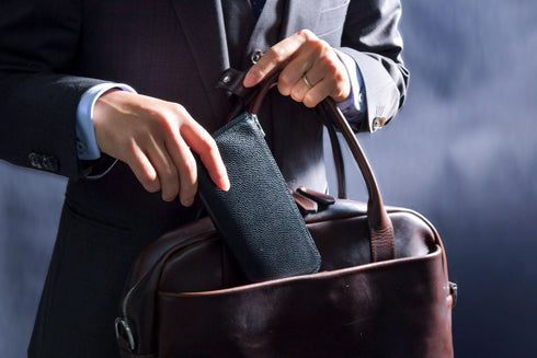 キャビアスキンレザー(ブラック) 極小L字長財布 Flute - フルート - 新進工房