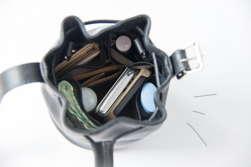 大人巾着バッグ プレミアムレザー - 新進工房