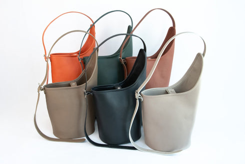 大人アシンメトリーバケットバッグ プレミアムレザー - 新進工房