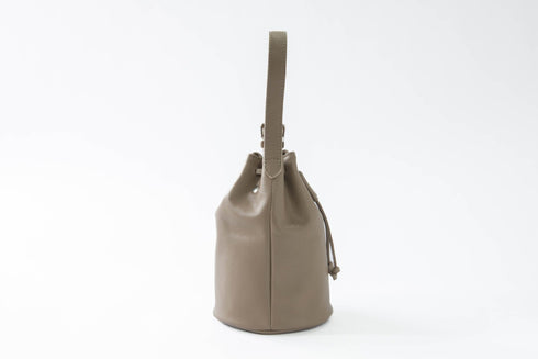 大人巾着バッグ プレミアムレザー - 新進工房