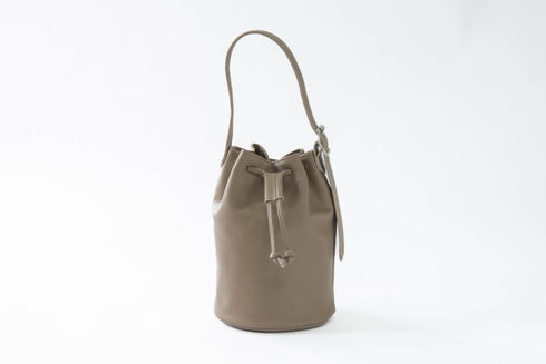 大人巾着バッグ プレミアムレザー - 新進工房