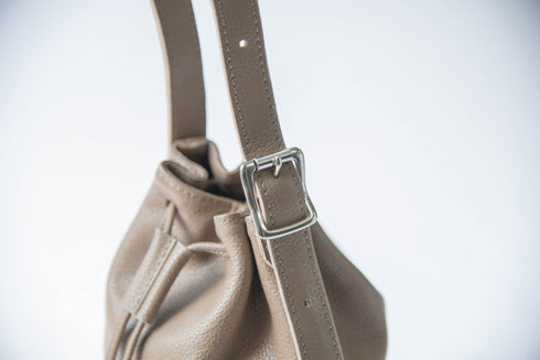 大人巾着バッグ プレミアムレザー - 新進工房